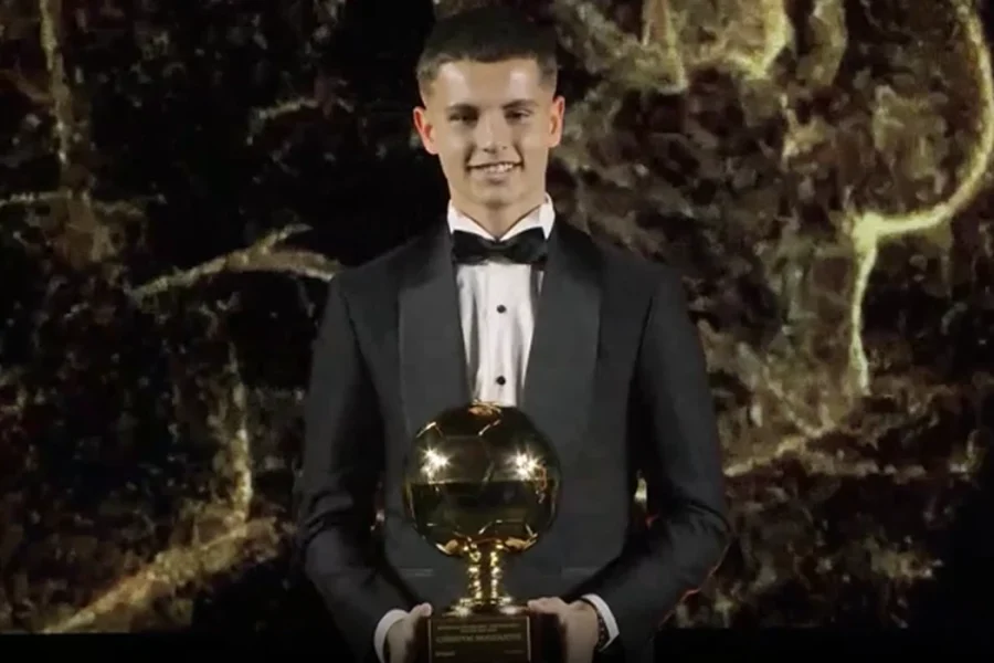 Παρέλαβε το βραβείο «European Golden Boy Web 2025» o Χρήστος Μουζακίτης