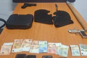 Βύρωνας: Τρεις ανήλικοι και ένας 20χρονος λήστευαν υπαλλήλους πρακτορείων τυχερών παιγνίων