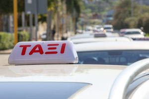 Οδηγοί ταξί: «Είμαστε στα όριά μας» – Μηχανοκίνητη πορεία στο Ηράκλειο