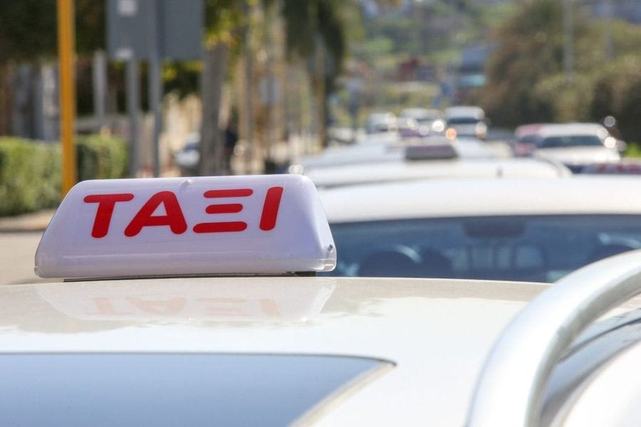 Οδηγοί ταξί: «Είμαστε στα όριά μας» – Μηχανοκίνητη πορεία στο Ηράκλειο