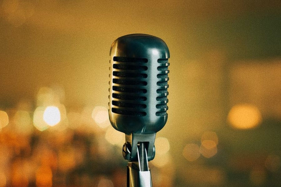 «Είναι βαλτοί, πού βρέθηκαν ξαφνικά τρεις;» – Τι απαντά ο τραγουδιστής που κατηγορείται για σεξουαλική παρενόχληση