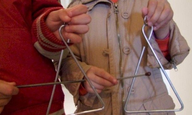 Κάλαντα εν έτει 2025: Παιδιά τραγούδησαν και πληρώθηκαν μέσω… IRIS