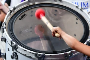 Θεσσαλονίκη: 56χρονος και 52χρονος επιτέθηκαν με γροθιές σε 13χρονο σε αγώνα βόλεϊ γιατί τους… ενοχλούσε το τύμπανο