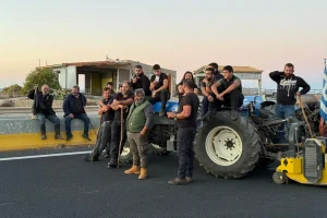 Κλείνουν λιμάνι και αεροδρόμιο