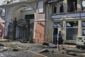 Η Ρωσία χτύπησε το λιμάνι της Οδησσού – Ζημιές σε εμπορικό πλοίο