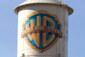 Η ιστορία πίσω από την κινηματογραφική μάχη Netflix – Paramount για τη Warner Bros