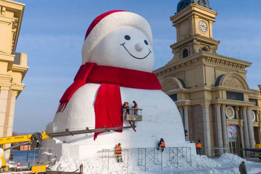 Κίνα: Έφτιαξαν χιονάνθρωπο ύψους 19 μέτρων – Βίντεο timelapse