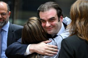 Εκδίκηση της εποχής Σόιμπλε και του…GRETIX η εκλογή Πιερρακάκη στην προεδρία του Eurogroup.  «Τεχνική λύση» για να διασπάσει τους αγρότες αναζητά το Μαξίμου. Τι ζήτησε ο Μητσοτάκης από τους υπουργούς που διαχειρίζονται τις αγροτικές κινητοποιήσεις;