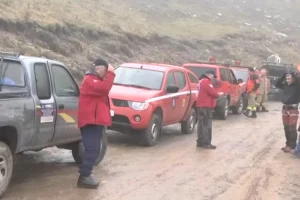 Σχεδόν αγκαλιασμένοι εντοπίστηκαν οι τέσσερις ορειβάτες που χτυπήθηκαν από χιονοστιβάδα στα Βαρδούσια