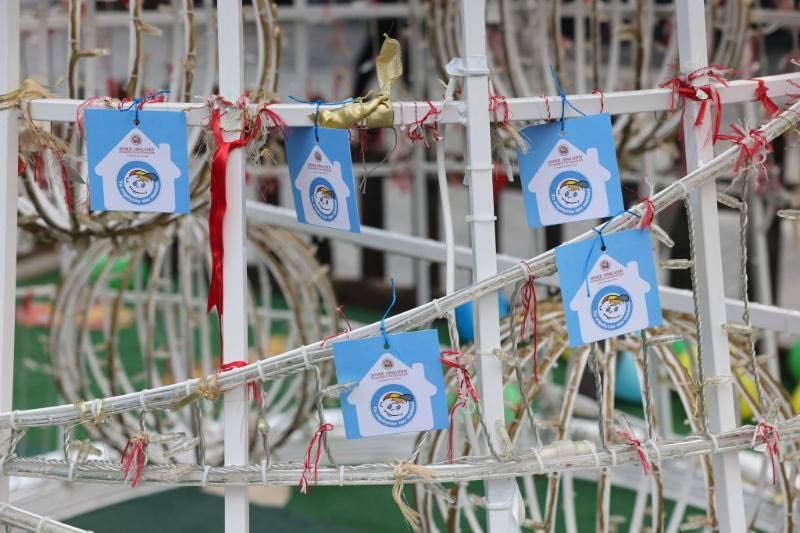 Ζεστασιά και χαμόγελα στην εκδήλωση «Ένα Δέντρο Γεμάτο Παιδικά Χαμόγελα» του Δήμου Ηρακλείου (vid)