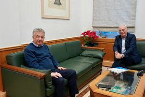 Συνάντηση εργασίας του Σταύρου Αρναουτάκη με τον Παύλο Μπαριτάκη για τα έργα στη Βιάννο