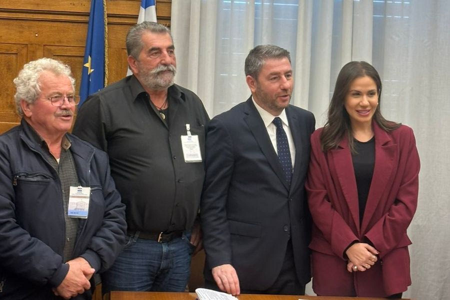 Στο πλευρό παραγωγών κι εμπόρων λαϊκών αγορών η Ελένη Βατσινά