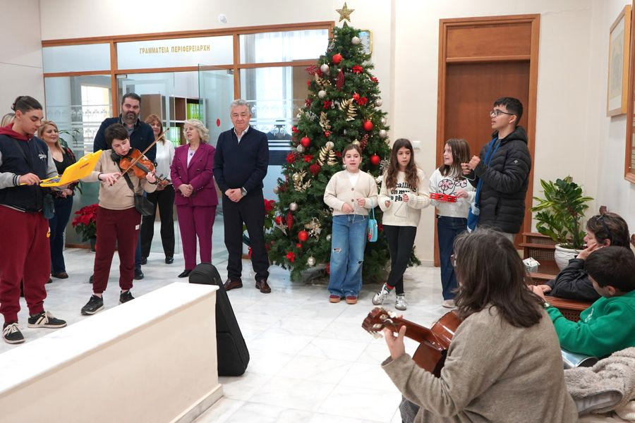 Έψαλαν τα κάλαντα των Θεοφανίων στην Περιφέρεια Κρήτης