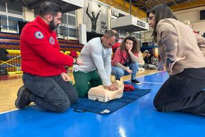 Μεγάλη συμμετοχή εκπαιδευτικών σε δράση ΚΑΡΠΑ και χρήσης απινιδωτή