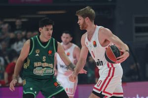 Ευρωλίγκα: Νικητής ο Ολυμπιακός στο ντέρμπι των “αιωνίων”