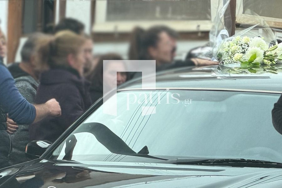 (ΦΩΤΟ) Ανώπολη: Αποχαιρέτησαν τον 35χρονο Νίκο – Σκηνές αρχαίας τραγωδίας έξω από την επιχείρηση της οικογένειας