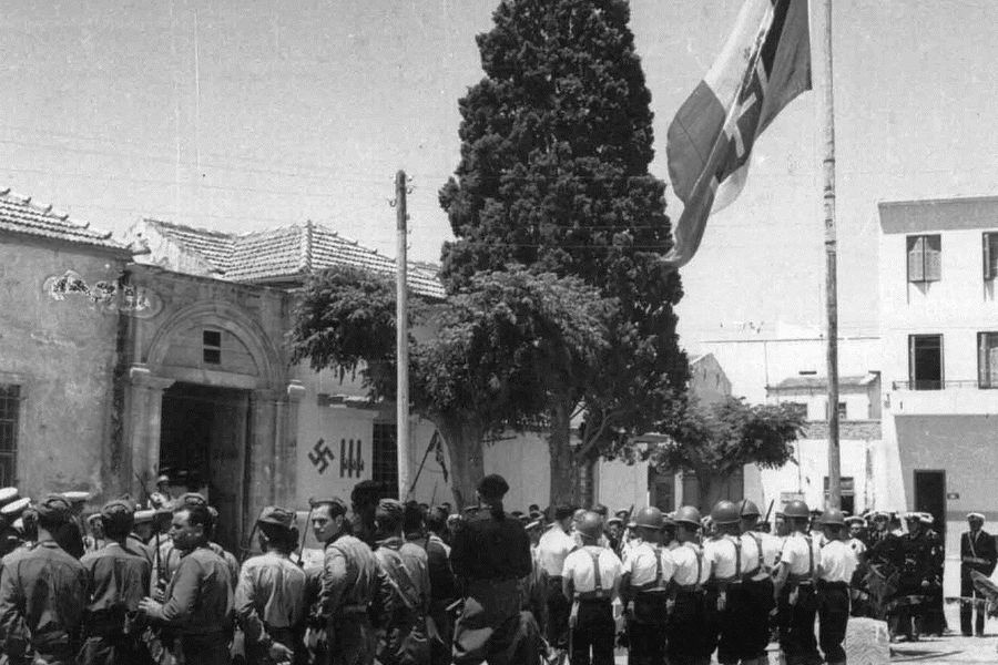 Οι Στειακοί δάσκαλοι Ασπραδάκης Σταύρος  και Αβρονιδάκης Ιωάννης