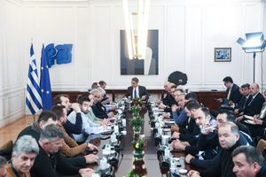 Στο φως η ακροδεξιά ατζέντα της προέδρου Μαρίας με θέματα που έχουν λυθεί εδώ και 40 χρόνια! Στους «ψεκ» και τη…«Νίκη» απευθύνεται η Καρυστιανού, που δεν συνεργάζεται με κανένα και δεν την…νοιάζουν οι δημοσκοπήσεις! «Τεχνητά δώρα» πήραν οι αγρότες από τον Κυριάκο. Ο λόγος στα μπλόκα! Πάνε κι έρχονται τα πράσινα προσκλητήρια…