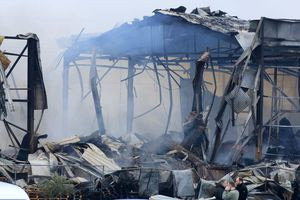 Εντοπίστηκε η πέμπτη σορός από τη φωτιά στο εργοστάσιο Βιολάντα στα Τρίκαλα – Τα σενάρια για το πώς προκλήθηκε η μεγάλη έκρηξη