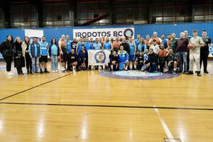 Έπαιξαν μπάσκετ για καλό σκοπό αστυνομικοί, λιμενικοί και βετεράνοι στο Ηράκλειο