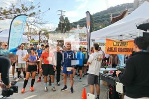 (ΦΩΤΟ & VIDEO) Μα ιντά ‘ναι κειονά το Cretan Backyard Ultra event, που τρέχουν με τσι φακούς όλη νύχτα;