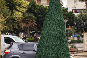 Τα Χριστούγεννα έφυγαν, τα στόλιδια έμειναν-Ακόμα να ξεστολίσει ο δήμος Ηρακλείου