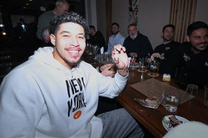 Τυχερός ο Τοβάρ στην κοπή πίτας της Αναγέννησης