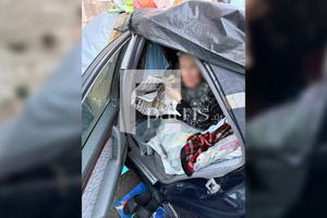 Συγκίνηση για την 87χρονη που ζει σε εγκαταλελειμμένο αυτοκίνητο – Κύμα συμπαράστασης από όλη την Ελλάδα