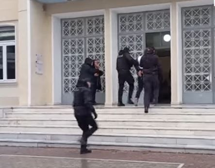 Δολοφονία στο Αγρίνιο: Στον ανακριτή ο δράστης – Τι θα πει στην απολογία του