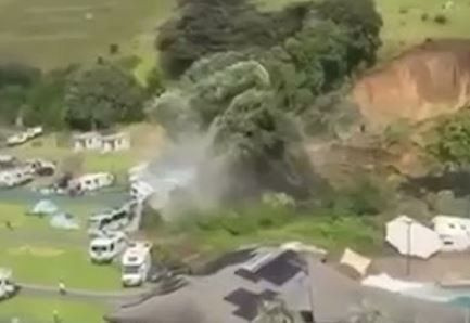 Νέα Ζηλανδία: Βίντεο από την στιγμή της κατολίσθησης που έθαψε μεγάλο τμήμα ενός κάμπινγκ – Δύο νεκροί