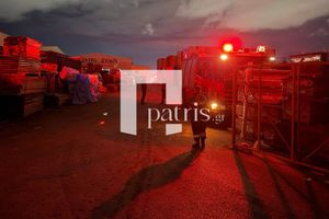 (ΦΩΤΟ) Κινητοποίηση Πυροσβεστικής για φωτιά σε αποθήκη ξυλείας