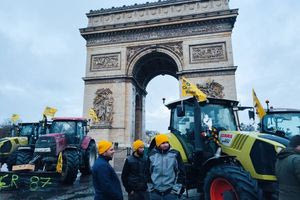 Γαλλία: Τρακτέρ στον Πύργο του Άιφελ και την Αψίδα του Θριάμβου