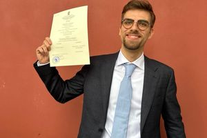 Οι οδηγοί ταξί συγχαίρουν τον Μάνο Γιαλιαδάκη για την ιστορική πρωτιά του στη Νομική