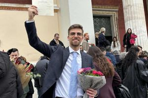 Κρητικός αποφοίτησε με βαθμό 9,8 από τη Νομική – Δούλευε τα καλοκαίρια ως ταξιτζής