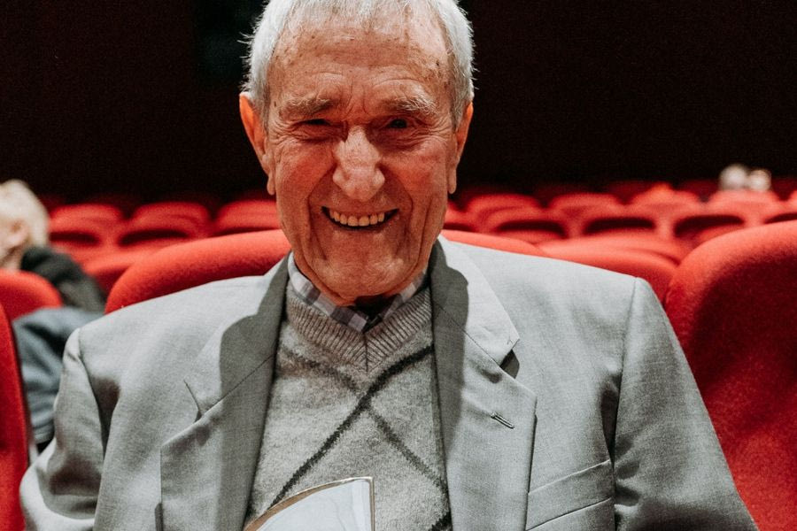 Ο Γιάννης Βογιατζής έγινε 100 χρονών και η Φίνος Φίλμ του αφιερώνει ένα συγκινητικό βίντεο