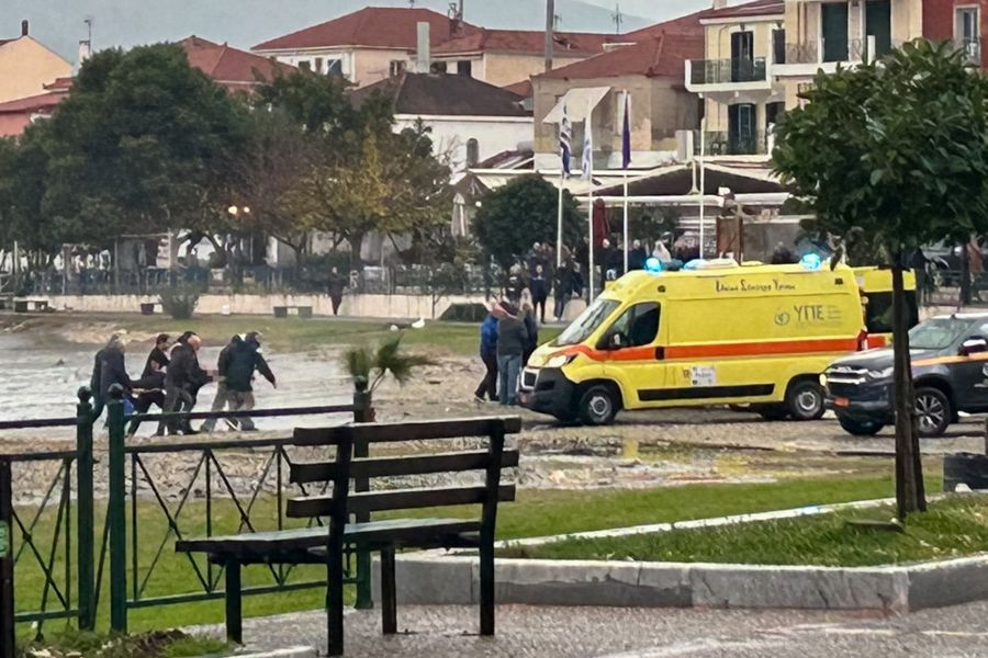 Πώς έγινε η τραγωδία στο Άστρος – Πατέρας ενός 9χρονου παιδιού ο λιμενικός που παρασύρθηκε από τα κύματα