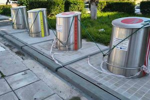 Έβαλαν υπόγειους κάδους αλλά… δεν λειτουργούν