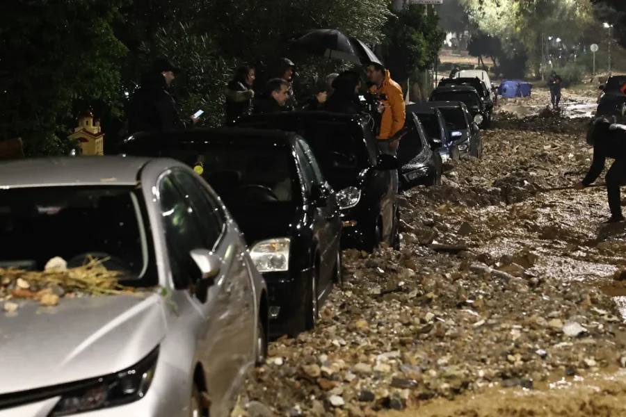 Δύο νεκροί από την κακοκαιρία που σάρωσε τη χώρα –Απίστευτες εικόνες στην Αττική