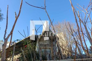 Καταρρέει το κληροδότημα Χαλκιαδάκη στον Ερυθρό Σταυρό στη Λεωφόρο Δημοκρατίας