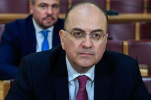 Θα παραμείνει στη θέση του ο… γκρίζος Μακάριος;