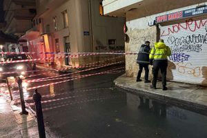 (ΦΩΤΟ) Κακοκαιρία στο Ηράκλειο: Έπεσαν σοβάδες από μπαλκόνι-Έκλεισε ιρλανδική διάβαση