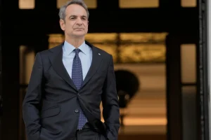 Ο Μητσοτάκης παίρνει τον δρόμο για το Νταβός με έντονη ανησυχία για τις γεωπολιτικές εξελίξεις και την κόντρα Ευρώπης-ΗΠΑ