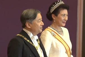 Ιαπωνία: Γδύθηκε μπροστά στον αυτοκράτορα που χαιρετούσε το πλήθος με την ευκαιρία του νέου έτους