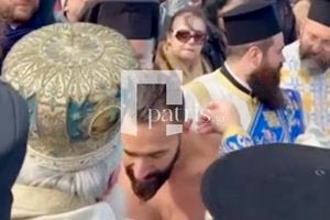 Θεοφάνια: Ο Δημήτρης Τόλιας έπιασε τον… σπασμένο σταυρό στο λιμάνι Ηρακλείου