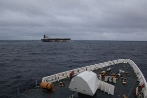 Αμερικανοί κομάντος κατέλαβαν και δεύτερο τάνκερ στον Ατλαντικό – Παραβιάζεται το Δίκαιο της Θάλασσας, λέει η Μόσχα, απόλυτα νόμιμες ενέργειες, απαντά ο Τραμπ