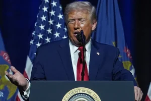 Ο Τραμπ κάλεσε τους Αμερικανούς να φύγουν από το Ιράν