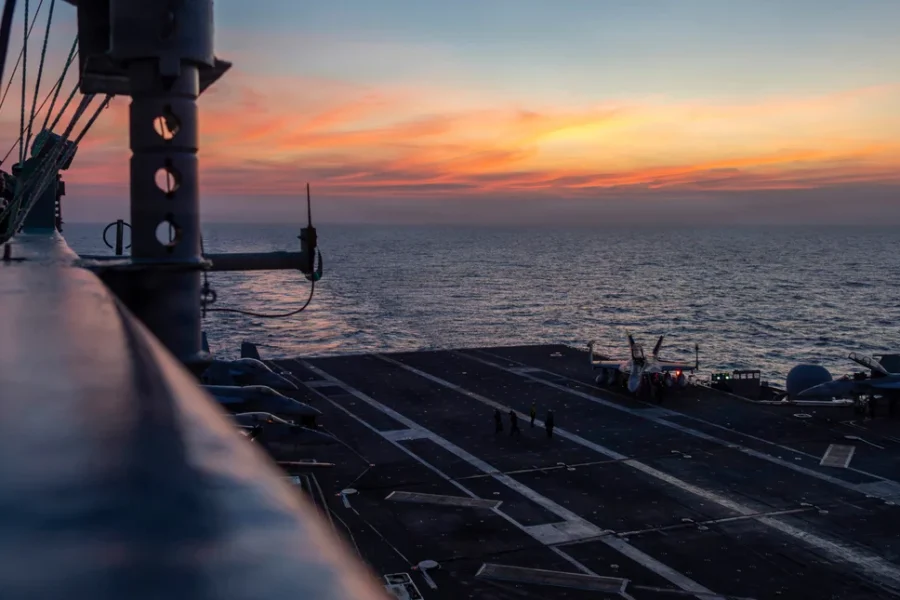 Ιράν: Στη Μέση Ανατολή έφτασε το αεροπλανοφόρο Λίνκολν των ΗΠΑ