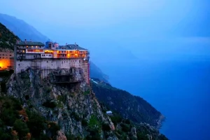 “Βούλιαξε” το Άγιο Όρος από Ρουμάνους τουρίστες τα Χριστούγεννα