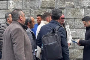 Στο Μέγαρο Μαξίμου οι αγρότες για τη συνάντηση με τον πρωθυπουργό