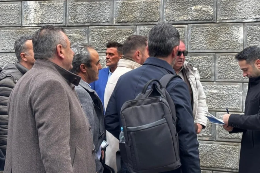 Στο Μέγαρο Μαξίμου οι αγρότες για τη συνάντηση με τον πρωθυπουργό